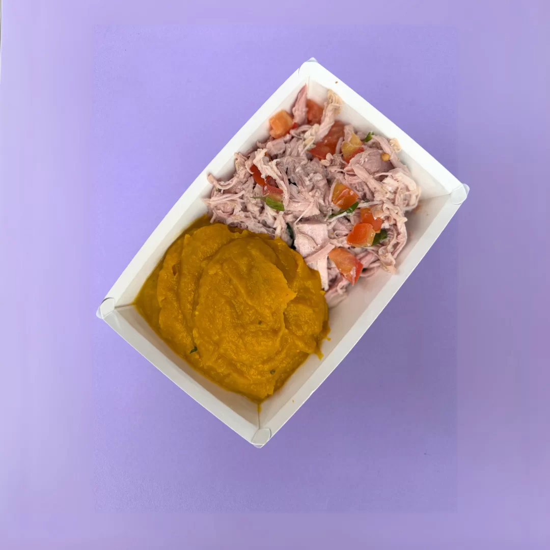 Dessa Nutri - Comer Saudável é Possível Mignon Suíno desfiado e suculento e purê de abóbora cabotiá